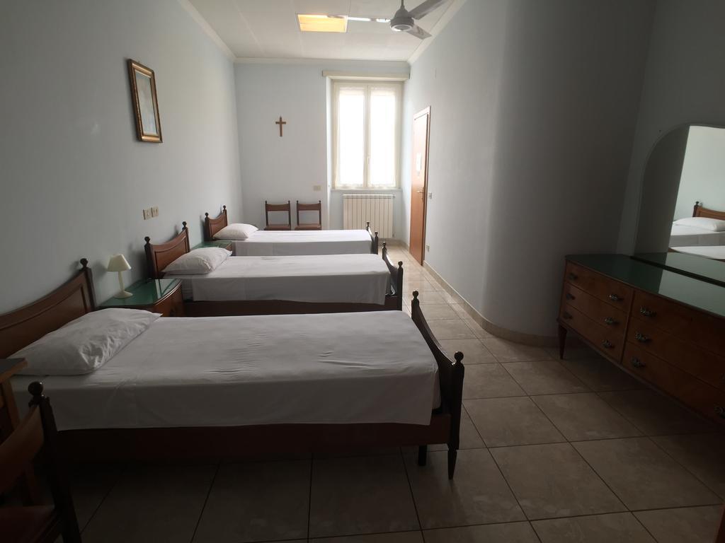 Casa Religiosa Per Ferie Ancelle Del Santuario Hotel Rome Exterior photo