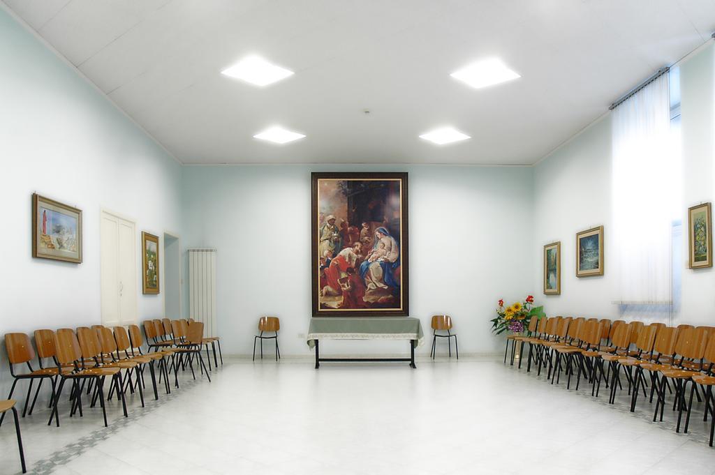 Casa Religiosa Per Ferie Ancelle Del Santuario Hotel Rome Exterior photo