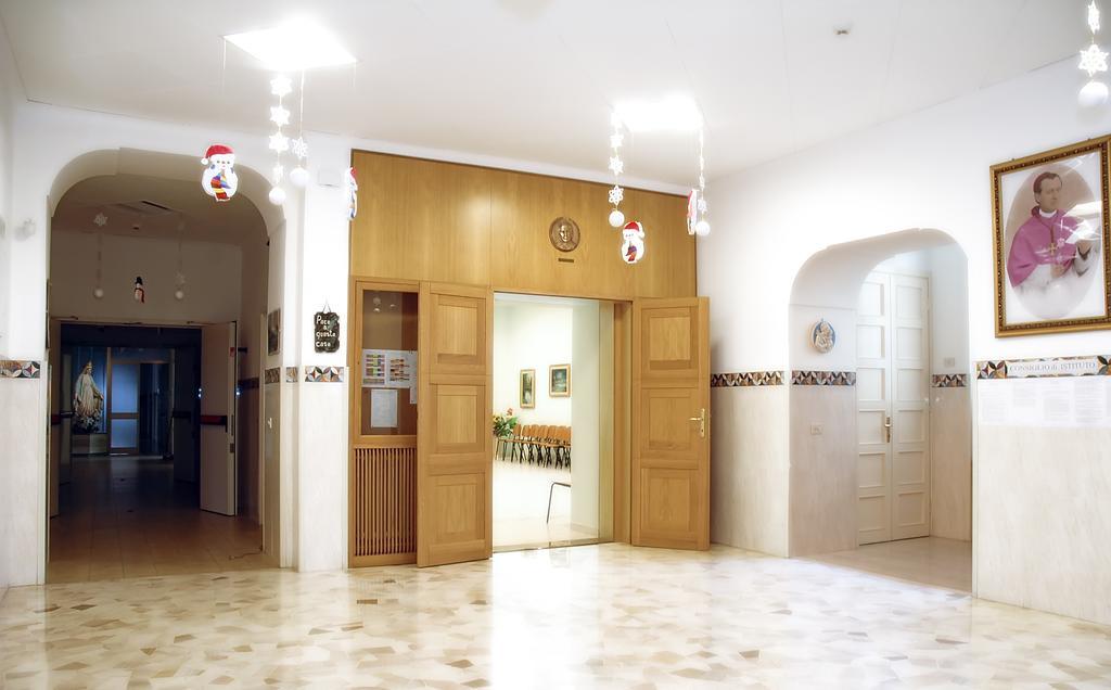 Casa Religiosa Per Ferie Ancelle Del Santuario Hotel Rome Exterior photo