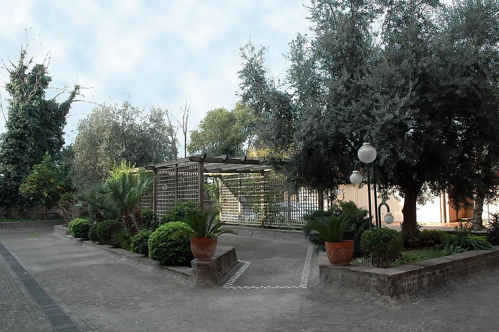 Casa Religiosa Per Ferie Ancelle Del Santuario Hotel Rome Exterior photo